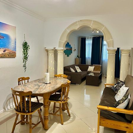 Beach Front 3-Bedroom Holiday Home Меллиеха Экстерьер фото