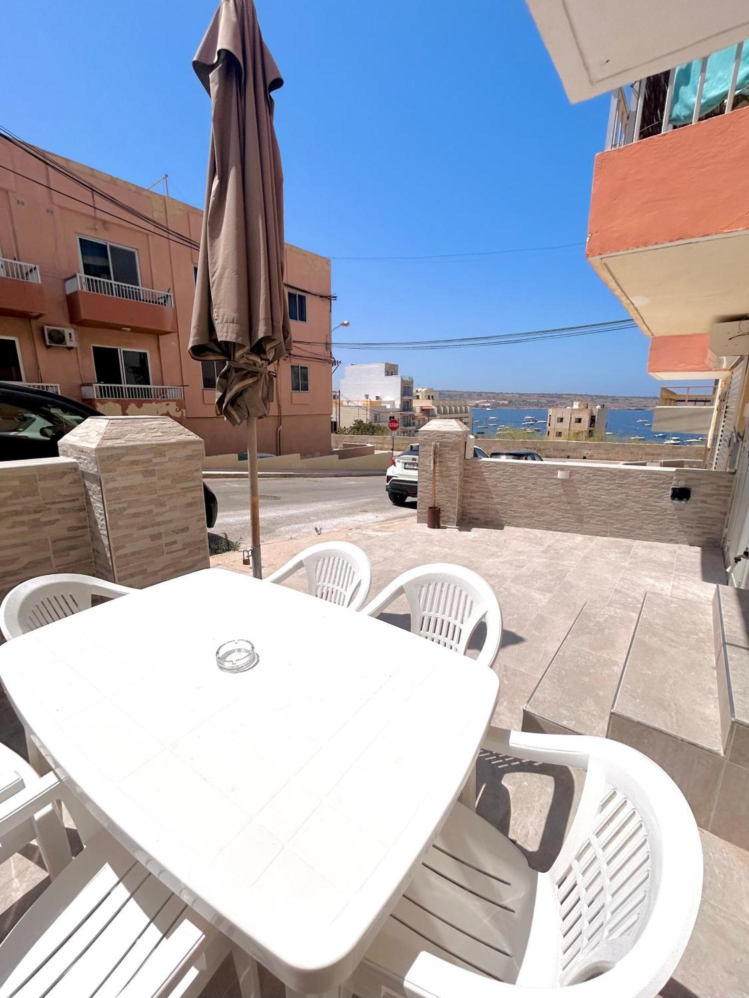 Beach Front 3-Bedroom Holiday Home Меллиеха Экстерьер фото